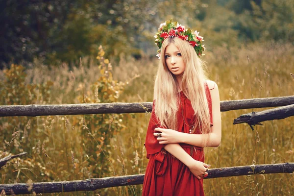 Girl with flowers on her head — Stock Photo, Image