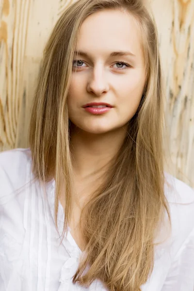 Retrato de mujer joven — Foto de Stock