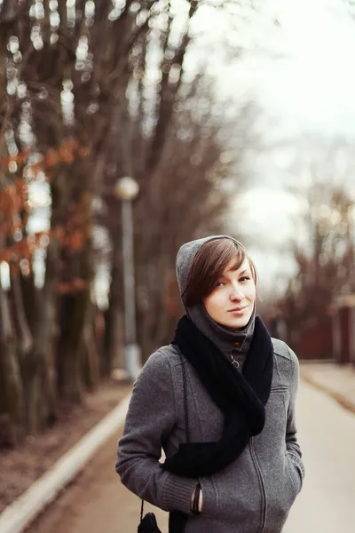 Beautiful brunette in cold spring — Stock Photo, Image