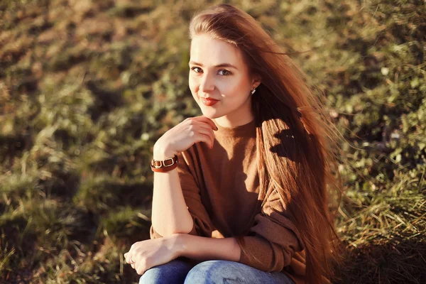 Young woman with red lips — Stock Photo, Image