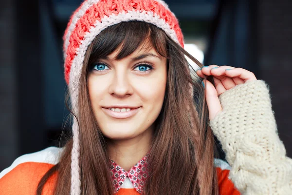 Ragazza in cappello caldo . — Foto Stock