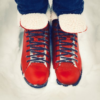 kar kırmızı vintage çizme.