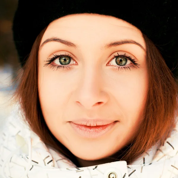 Ragazza in berretto nero — Foto Stock