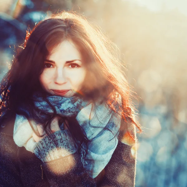 Belle femme portrait d'hiver . — Photo