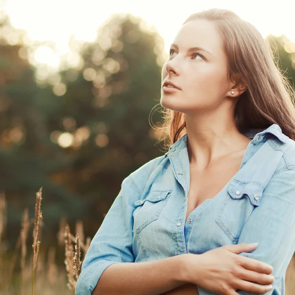 Beautiful woman summer portrait — Stock Photo, Image