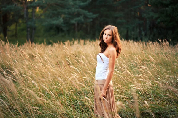 Portrét ženy s nádhernými vlasy. — Stock fotografie