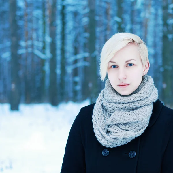 Serious sensual woman in winter forest — Stock Photo, Image