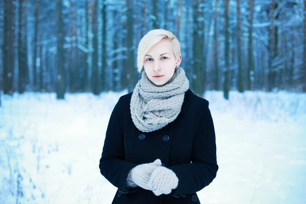 Serious sensual woman in winter forest — Stock Photo, Image