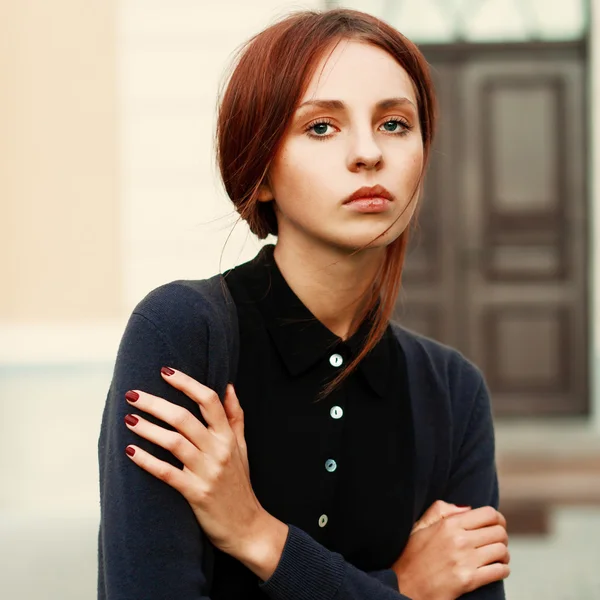 Portrait of young attractive brunette — Stock Photo, Image