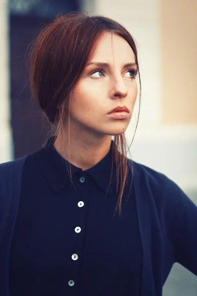 Portrait of young attractive brunette — Stock Photo, Image