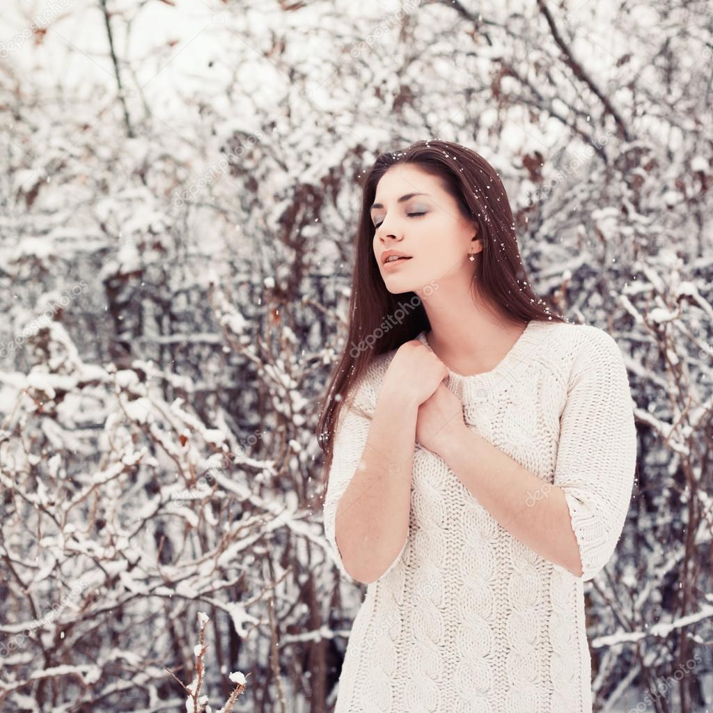 pretty young woman in winter park