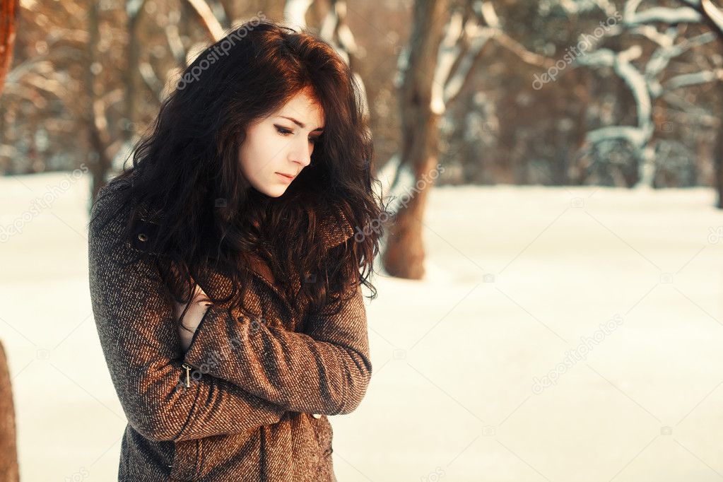 young brunette in winter park.