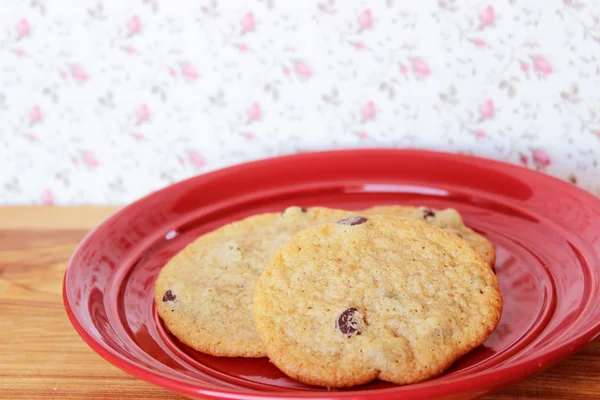 Cookies op een rode plaat 6 — Stockfoto