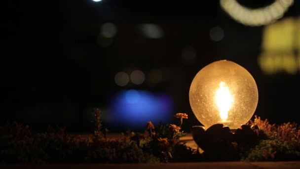 Statický Noční Záběr Kreativní Vinobraní Lampy Oranžovým Osvětlením Zahradě — Stock video