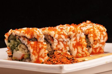 California maki sushi masago ile