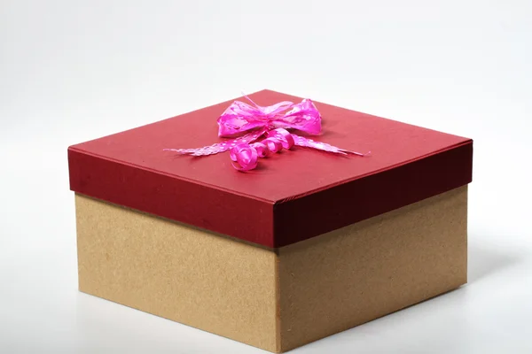 Fechar caixa quadrada para Valentim, fundo branco — Fotografia de Stock