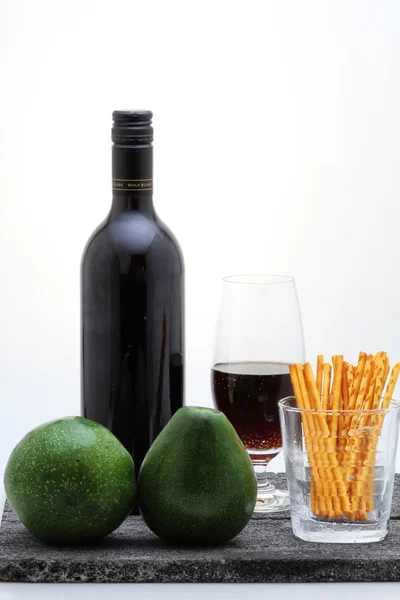 Rotwein und Avocado — Stockfoto