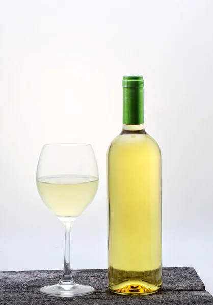 Weißwein und Glas — Stockfoto