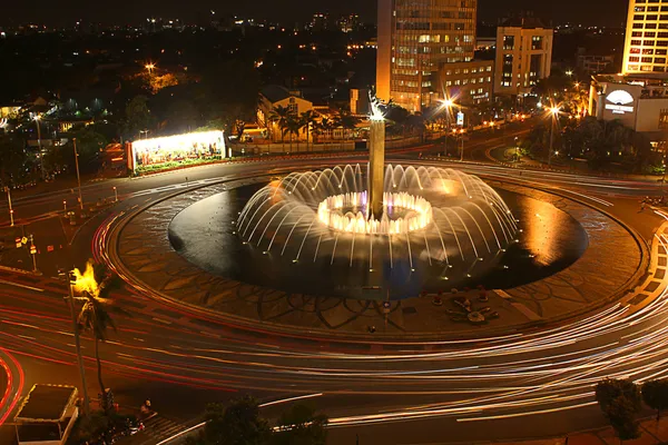 Stadtbrunnen bei Nacht — Stockfoto