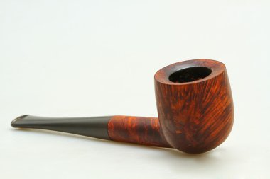 Beyaz masa üzerinde boru