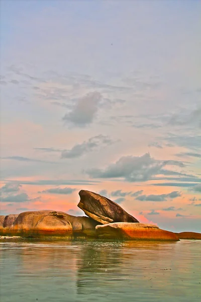 Pôr do sol na praia — Fotografia de Stock