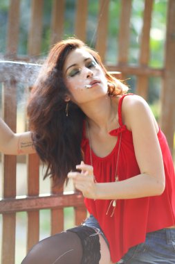 genç güzel hanımefendi poz