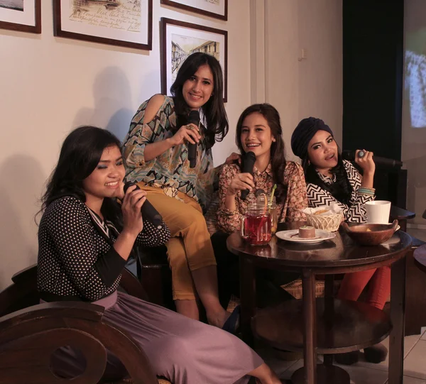 Some pretty ladies enjoy at cafe — Stock Photo, Image