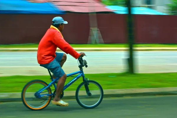 Man op de fiets — Stockfoto