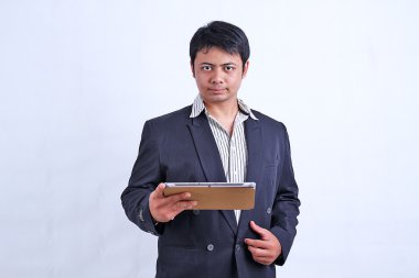 Yakışıklı genç iş adamı.