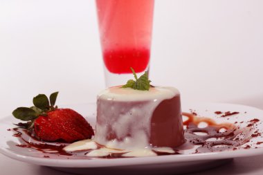 soslu çikolatalı puding