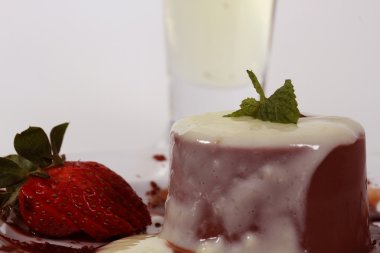 soslu çikolatalı puding