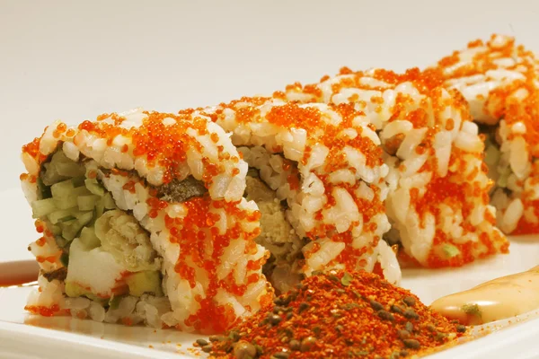 Sushi på tallrik — Stockfoto