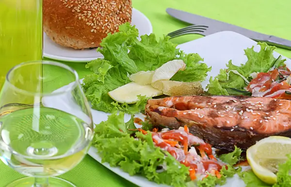 Salmão teriyaki para comer — Fotografia de Stock