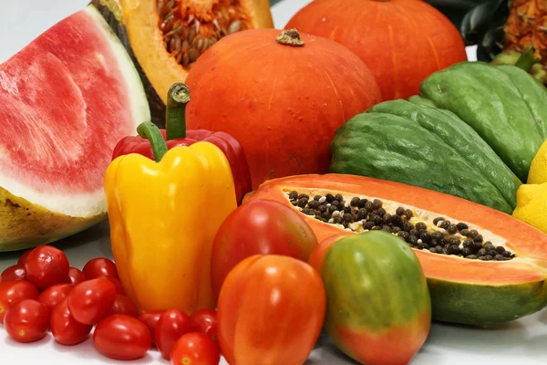 Frutas y verduras saludables — Foto de Stock