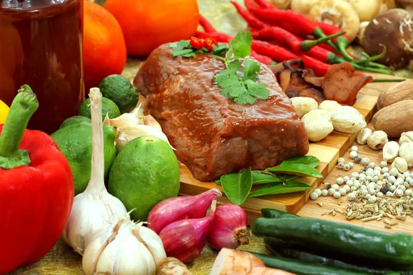 Marinated beef meat and spices — Stock Photo, Image