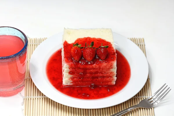 Pan de cereza y fresas —  Fotos de Stock