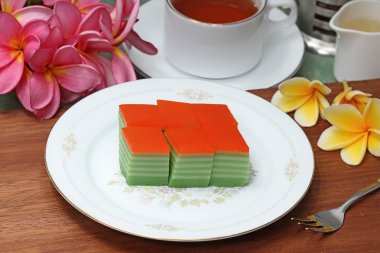 Gıda: kat kek, tavuk baharatlı, yemek, muz, Endonezya mutfağı