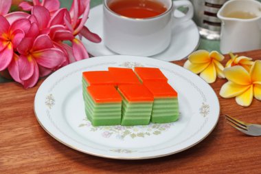 Gıda: kat kek, tavuk baharatlı, yemek, muz, Endonezya mutfağı