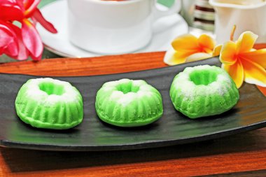 Gıda: kat kek, tavuk baharatlı, yemek, muz, Endonezya mutfağı