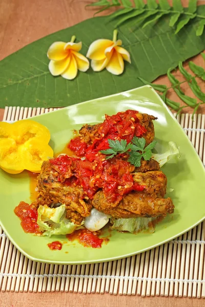 Lebensmittel: Schichtkuchen, Huhn scharf, Snack, Banane, indonesische Küche — Stockfoto