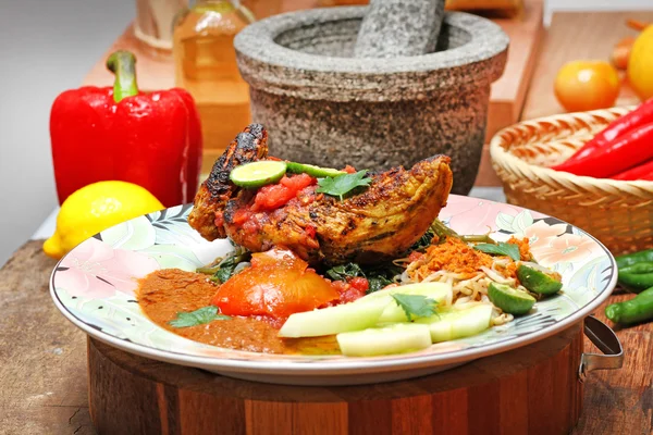 Ayam Bakar Taliwang, comida indonésia — Fotografia de Stock