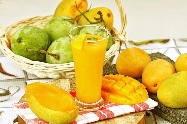 Fruits, mango juices — Stock Photo, Image