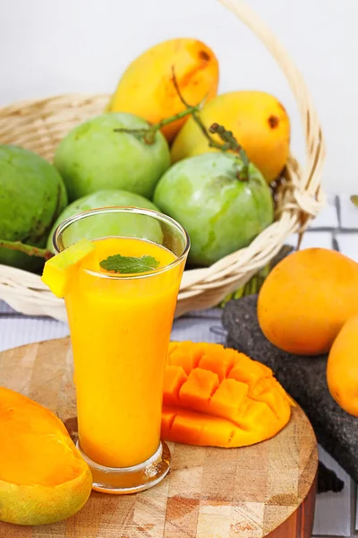 Fruits, mango juices — Stock Photo, Image