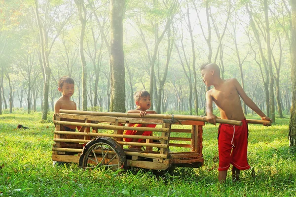 Bambini al gioco — Foto Stock