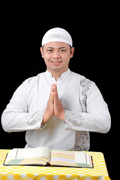 Jovem indonésio muçulmano — Fotografia de Stock