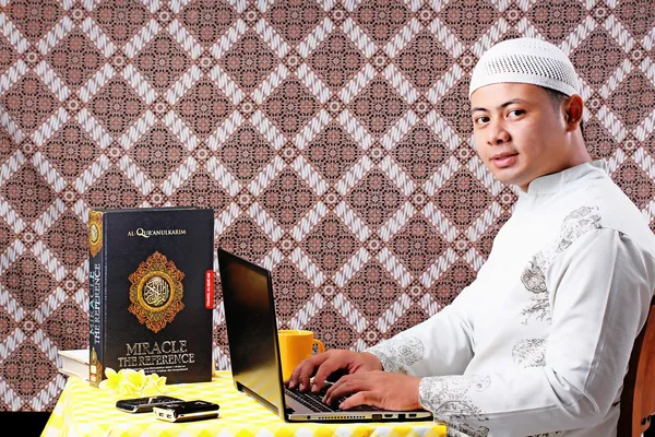 Unga indonesain muslim — Stockfoto