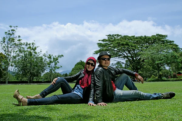 Jeune couple indonésien — Photo
