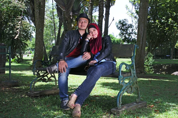 Jeune couple indonésien — Photo