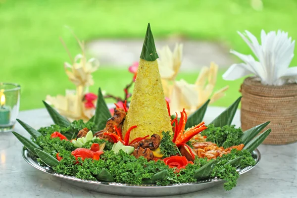 Nasi tumpeng, ινδονησιακή κουζίνα — Φωτογραφία Αρχείου