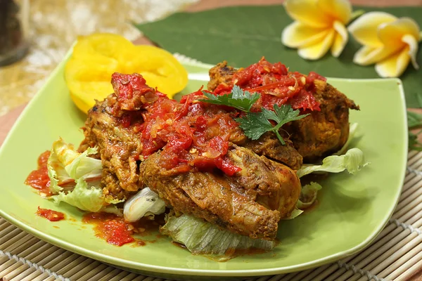 อาหารอินโดนีเซีย ไก่ย่าง — ภาพถ่ายสต็อก